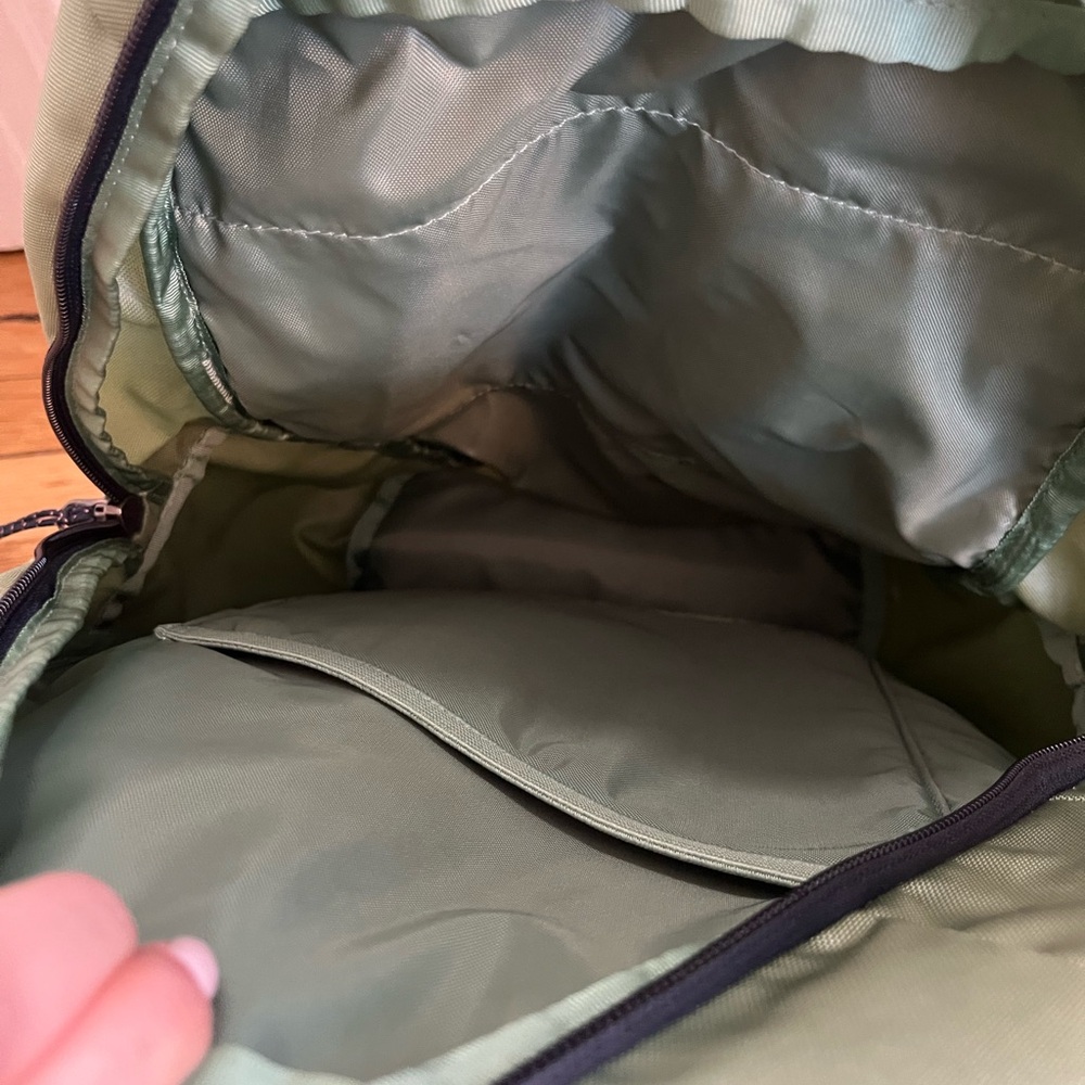 Patagonia Two-Tone Green and Blue Backpack - Picture 4 of 6
